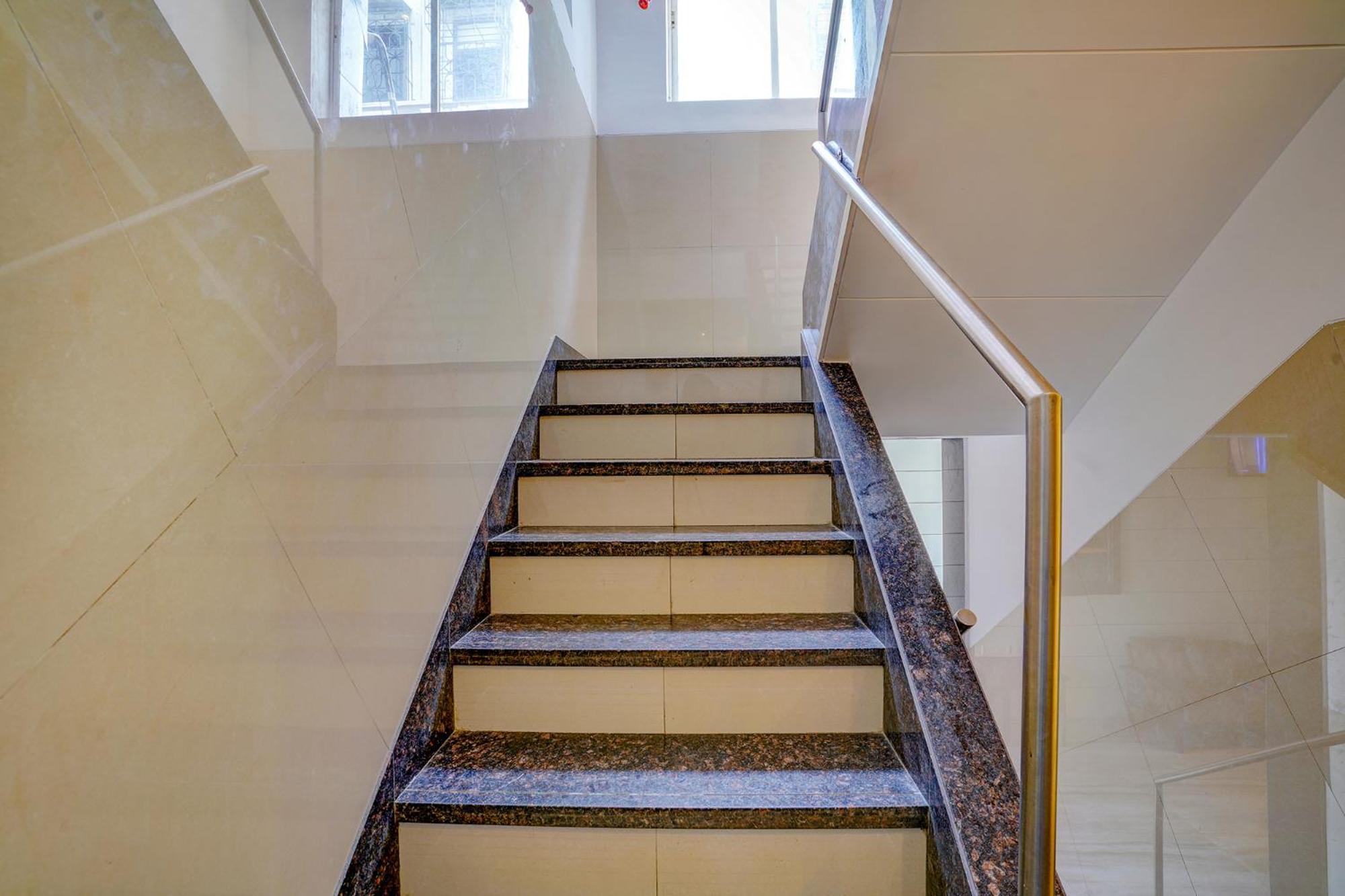 Fabhotel Starwood Residency - Behind Bmw Car Showroom Navi Mumbai Exterior foto
